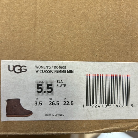 UGG Classic Femme Mini Boot - Picture 2 of 5